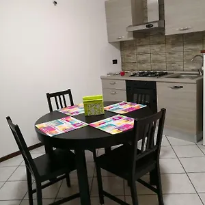Appartamento Borgo Volciano Garda App.2, Roe